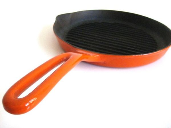 Retro-Cast-Iron-Griddle-Pan-from-Back-Garage
