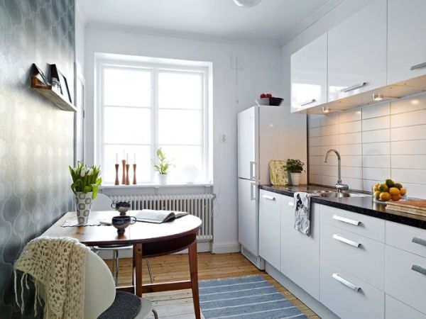 white-small-apartment-kitchen-700x525