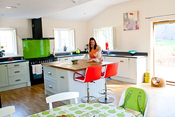 Charlotte-Lorelei-in-their-colourful-kitchen