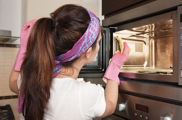 cleaning toaster oven