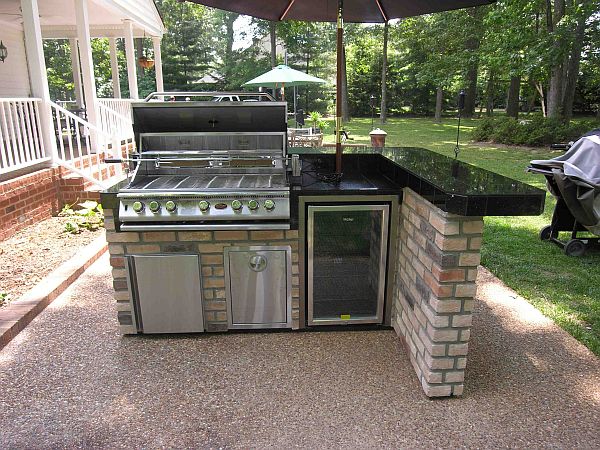 barbeque in outdoor kitchen design