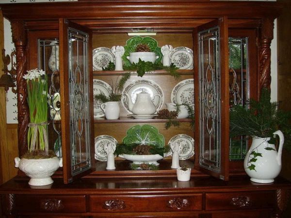 Arranging a china cabinet 2