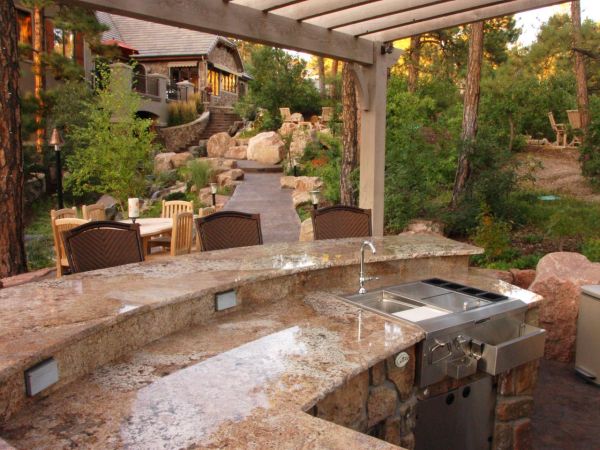 designing-an-outdoor-kitchen-2